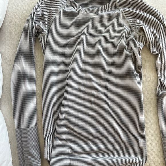 Lululemon swiftly tech - size 4 - Picture 4 of 4